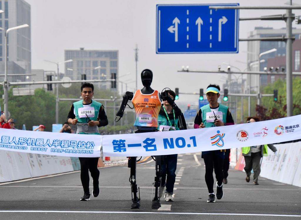  跑完“半馬”還有運(yùn)動(dòng)會(huì)，機(jī)器人為啥都愛搞體育？